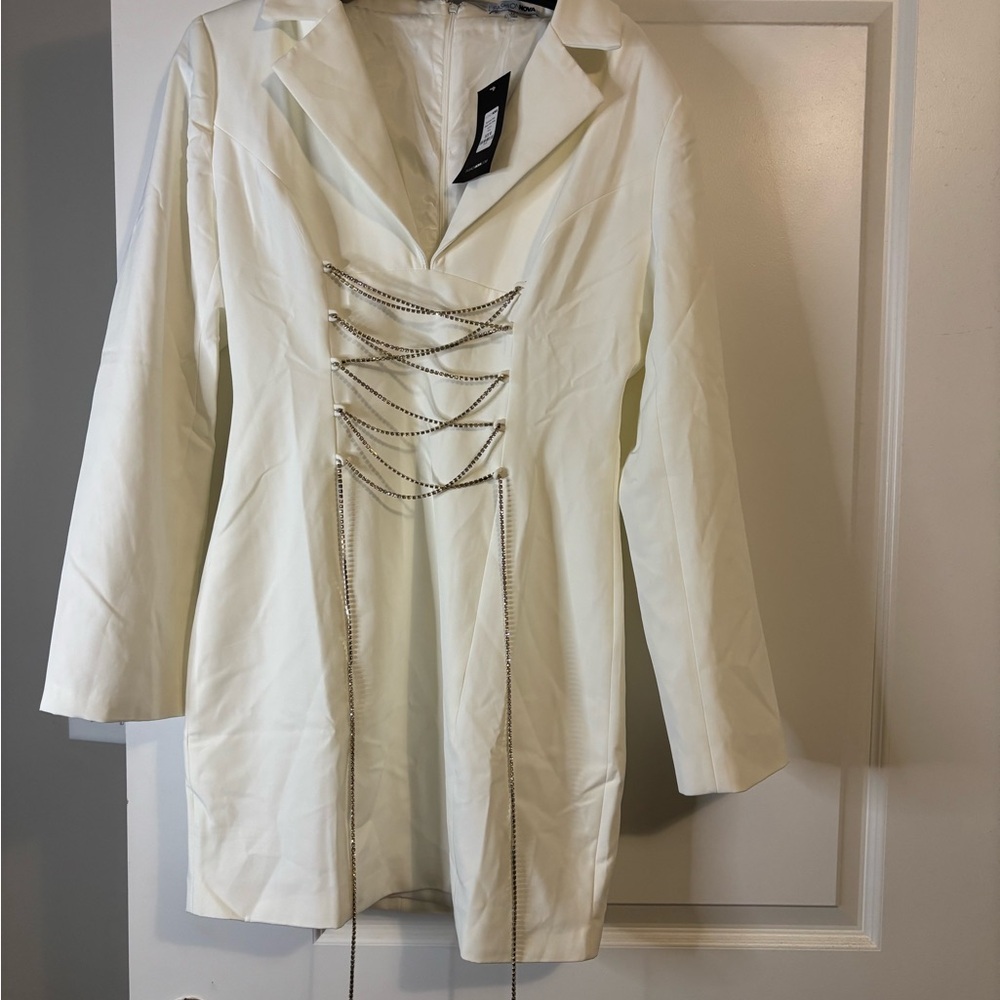 Elegant White Chain-Embellished Women's Suit Dress